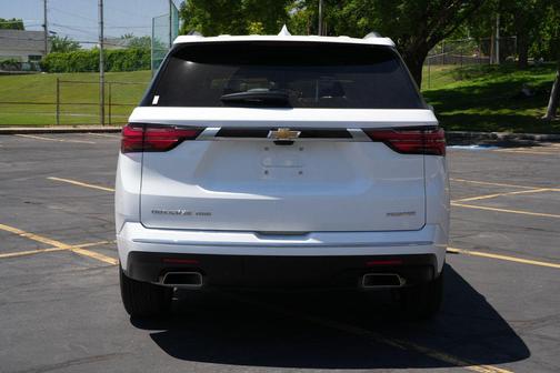 Summit White 2023 Chevrolet Traverse Premier