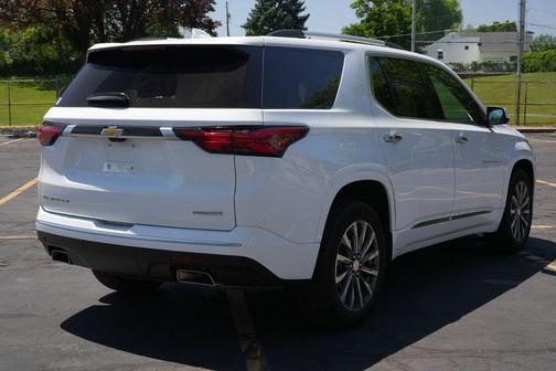 Summit White 2023 Chevrolet Traverse Premier
