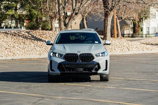 2025 BMW X6 xDrive40i