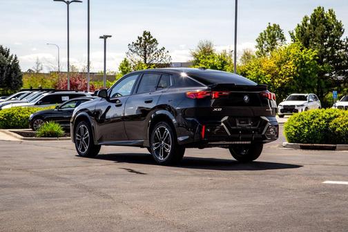 Black Sapphire Metallic 2026 BMW X2 xDrive28i