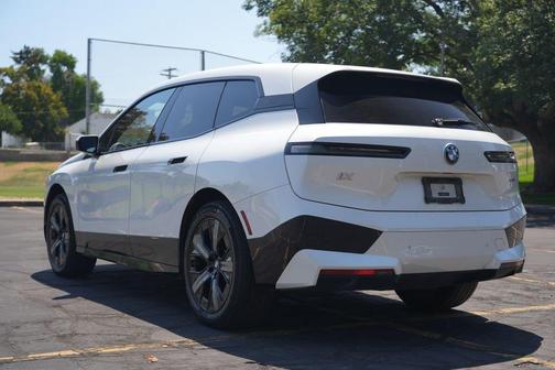 Mineral White Metallic 2024 BMW iX xDrive50