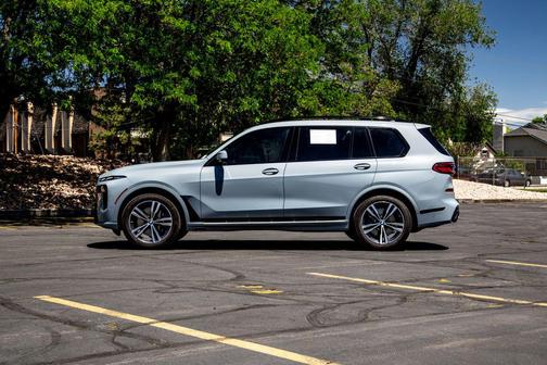 Brooklyn Grey Metallic 2024 BMW X7 xDrive40i