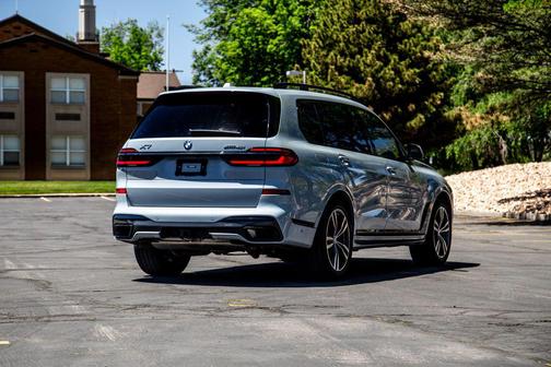 Brooklyn Grey Metallic 2024 BMW X7 xDrive40i