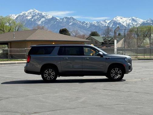 2021 GMC Yukon XL 4WD AT4