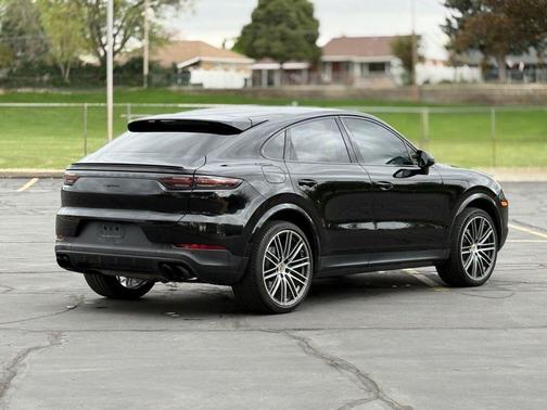Black 2020 Porsche Cayenne Cayenne