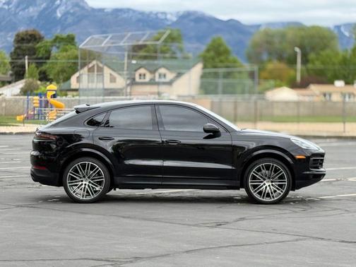 Black 2020 Porsche Cayenne Cayenne