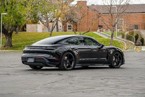 2023 Porsche Taycan Turbo