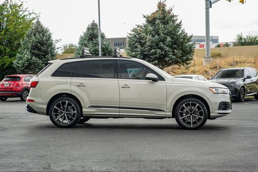 2020 Audi Q7 55 Premium Plus