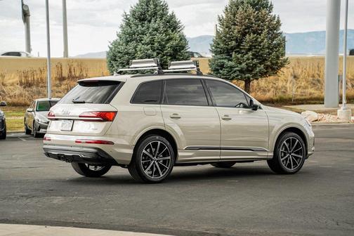2020 Audi Q7 55 Premium Plus