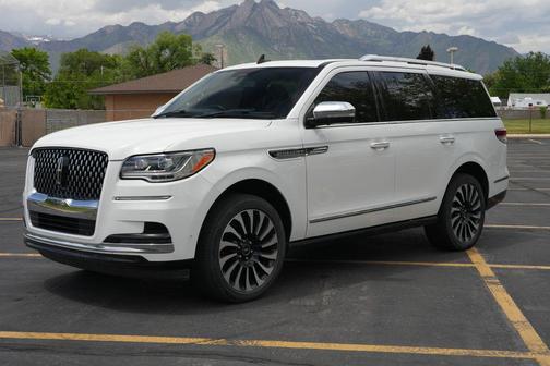 Pristine White Metallic Tri-Coat 2022 Lincoln Navigator Black Label