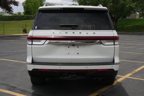 Pristine White Metallic Tri-Coat 2022 Lincoln Navigator Black Label
