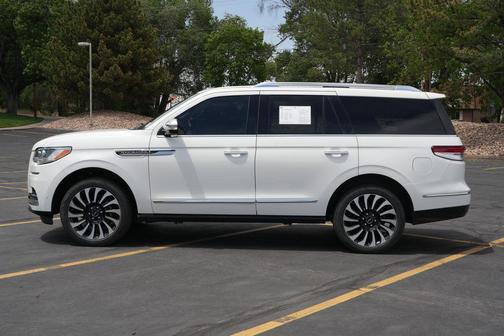 Pristine White Metallic Tri-Coat 2022 Lincoln Navigator Black Label