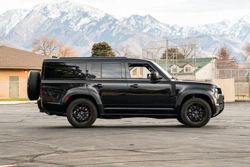 2023 Land Rover Defender 130 X-Dynamic SE