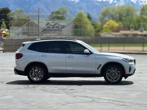 Mineral White Metallic 2024 BMW X3 xDrive30i