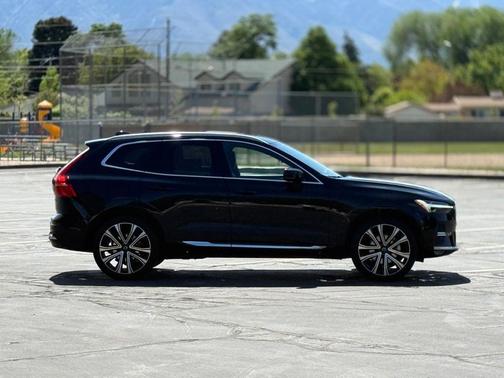 Onyx Black Metallic 2023 Volvo XC60 B5 Ultimate Bright Theme