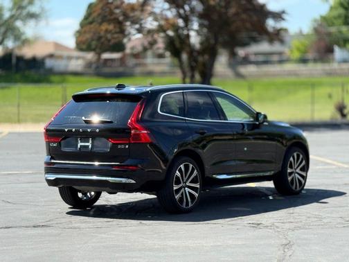 Onyx Black Metallic 2023 Volvo XC60 B5 Ultimate Bright Theme