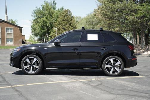 Mythos Black Metallic 2023 Audi Q5 45 S line Prestige