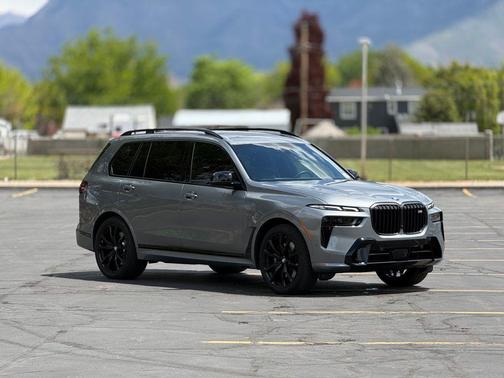 Skyscraper Grey Metallic 2025 BMW X7 M60i