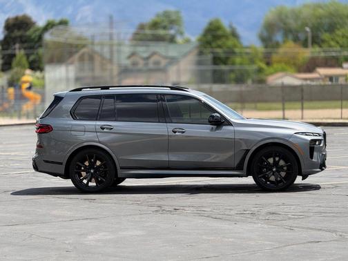 Skyscraper Grey Metallic 2025 BMW X7 M60i