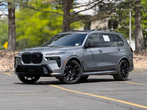 Skyscraper Grey Metallic 2025 BMW X7 M60i