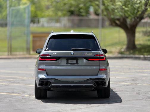 Skyscraper Grey Metallic 2025 BMW X7 M60i