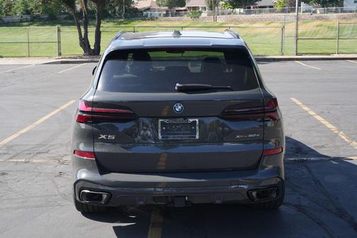 Dravit Grey Metallic 2026 BMW X5 PHEV xDrive50e