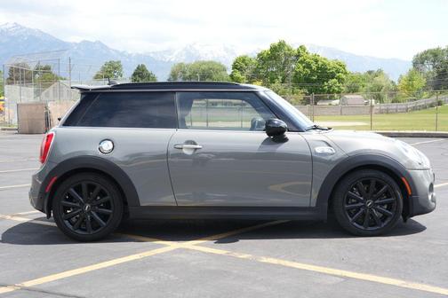 Gray Metallic 2018 MINI Hardtop Cooper S