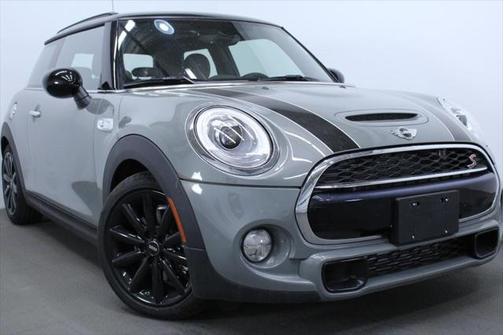 Moonwalk Grey Metallic 2018 MINI Hardtop Cooper S