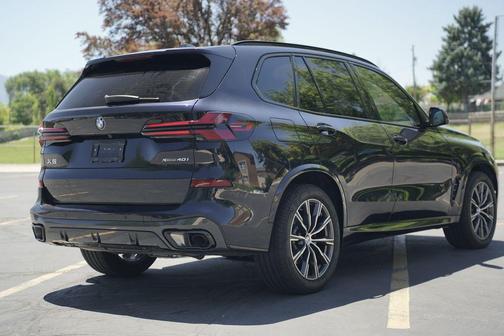 Carbon Black Metallic 2025 BMW X5 xDrive40i
