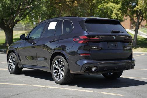 Carbon Black Metallic 2025 BMW X5 xDrive40i