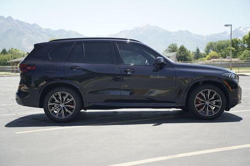 Carbon Black Metallic 2025 BMW X5 xDrive40i