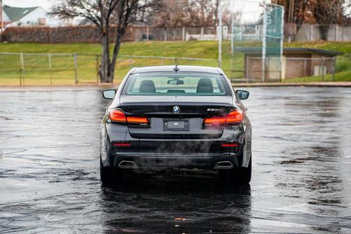 2022 BMW 530 i