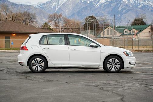 2016 Volkswagen e-Golf SE