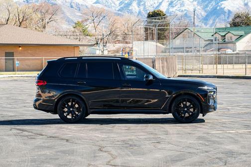 2024 BMW X7 M60i