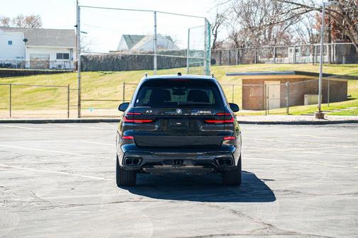 2024 BMW X7 M60i