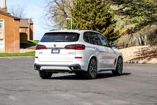 Alpine White 2026 BMW X5 PHEV xDrive50e