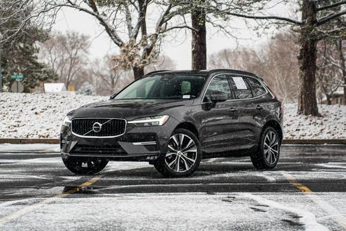 2022 Volvo XC60 B5 Momentum