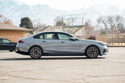 2025 BMW i5 xDrive40