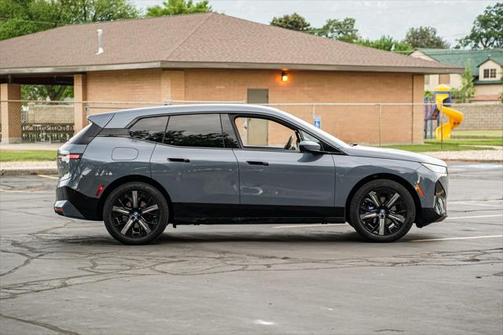 2025 BMW iX xDrive50