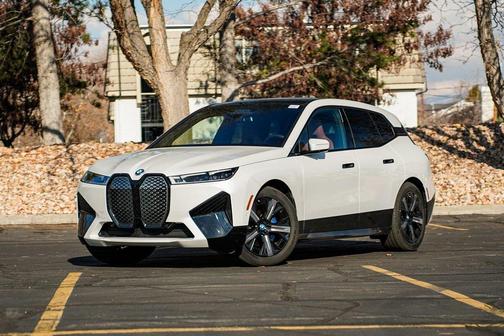 2025 BMW iX xDrive50