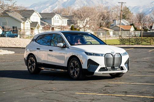 2025 BMW iX xDrive50