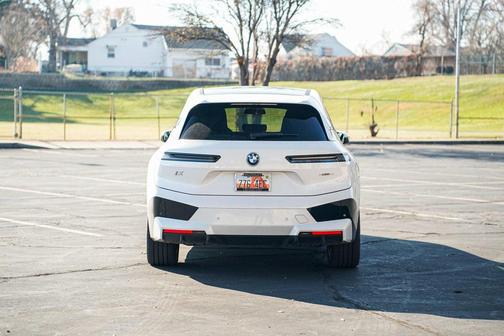 2025 BMW iX xDrive50