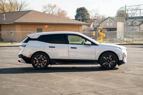 2025 BMW iX xDrive50