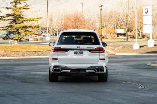 2025 BMW X7 M60i