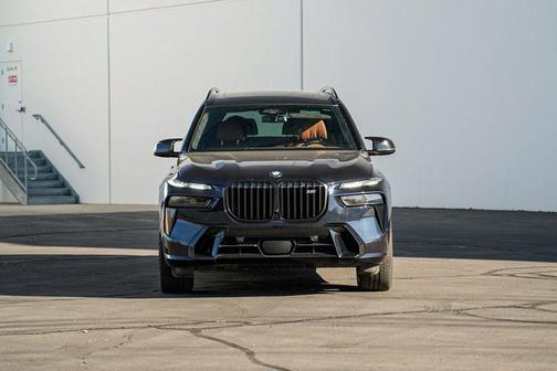 2025 BMW X7 M60i