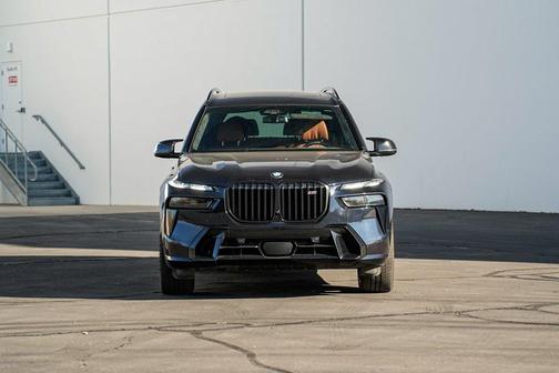 2025 BMW X7 M60i