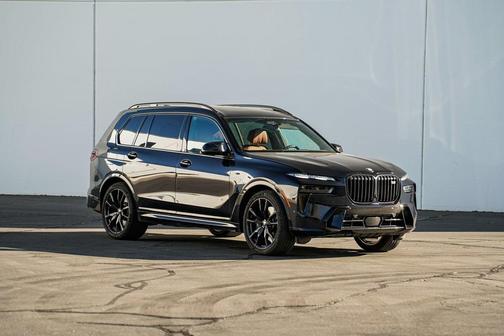 2025 BMW X7 M60i