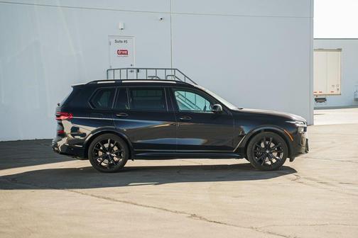 2025 BMW X7 M60i