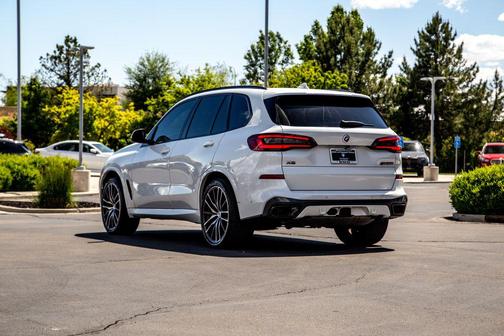 Mineral White Metallic 2023 BMW X5 M50i