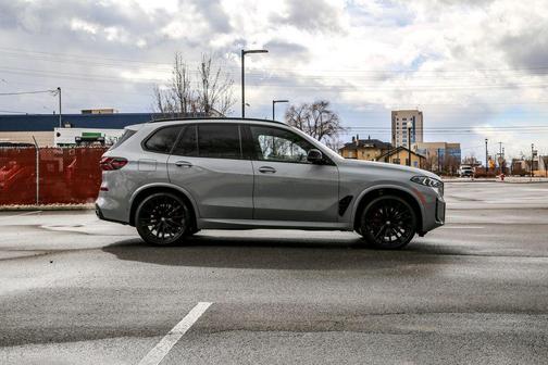 2026 BMW X5 M60i